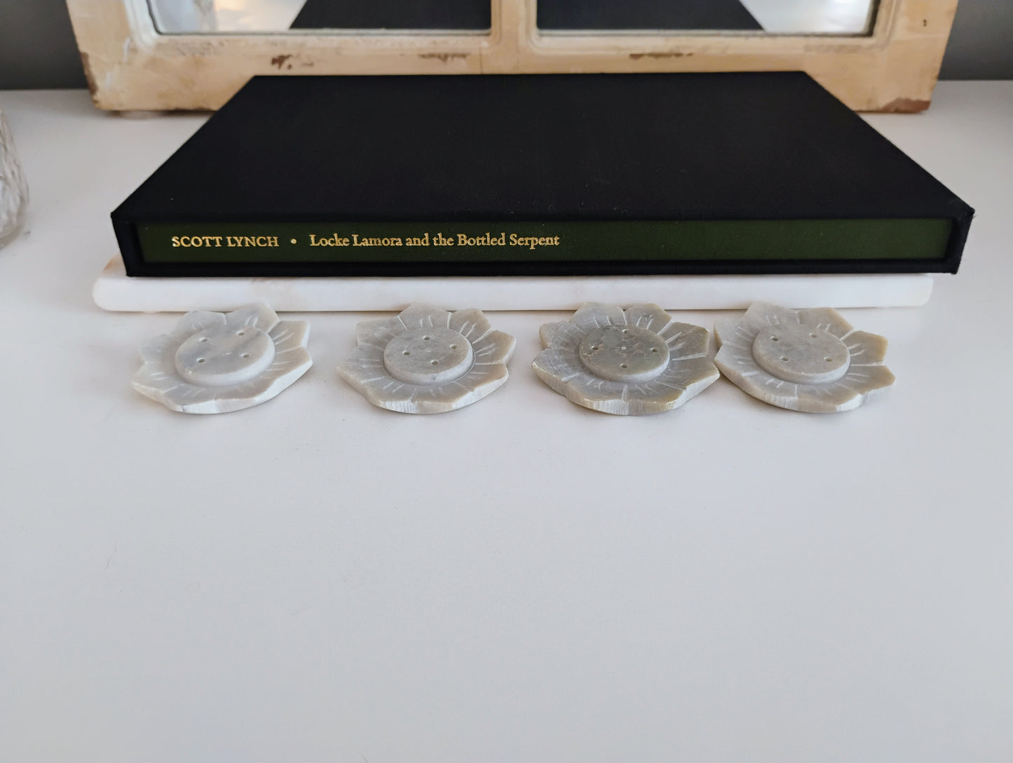 Locke Lamora and the Bottled Serpent (SLIPCASE)